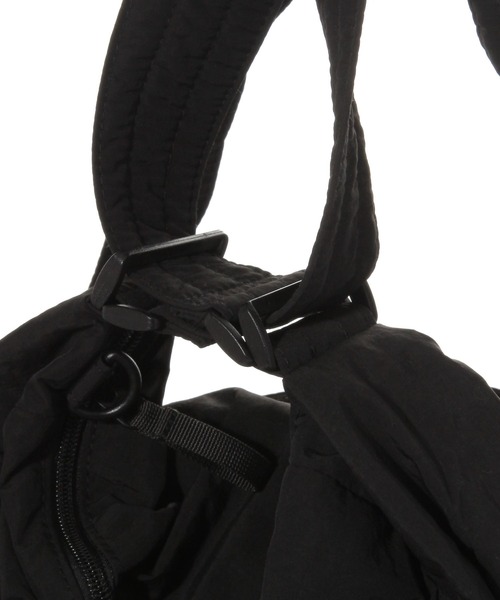 studio CLIP(スタディオクリップ)の「【撥水/12ポケット構造/500mlボトル収納可】マルチWAYバッグ(ショルダーバッグ・レディース・ブラック/ベージュ・FREE)」の11枚目の写真