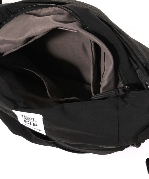 studio CLIP(スタディオクリップ)の「【撥水/12ポケット構造/500mlボトル収納可】マルチWAYバッグ(ショルダーバッグ・レディース・ブラック/ベージュ・FREE)」の15枚目の写真