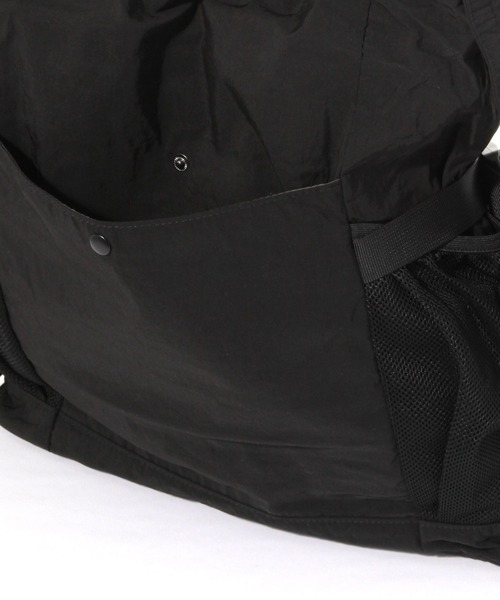 studio CLIP(スタディオクリップ)の「【撥水/12ポケット構造/500mlボトル収納可】マルチWAYバッグ(ショルダーバッグ・レディース・ブラック/ベージュ・FREE)」の17枚目の写真