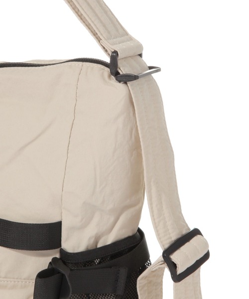 studio CLIP(スタディオクリップ)の「【撥水/12ポケット構造/500mlボトル収納可】マルチWAYバッグ(ショルダーバッグ・レディース・ブラック/ベージュ・FREE)」の20枚目の写真