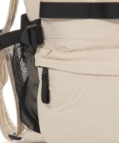 studio CLIP(スタディオクリップ)の「【撥水/12ポケット構造/500mlボトル収納可】マルチWAYバッグ(ショルダーバッグ・レディース・ブラック/ベージュ・FREE)」の22枚目の写真