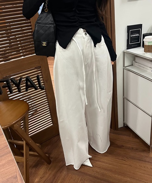 LAFFMO（ラフモ）の「ハイウエストワイドデニムパンツ（デニムパンツ・レディース・ライトブルー/ブラック/ネイビー/ホワイト・F）」の12枚目の写真
