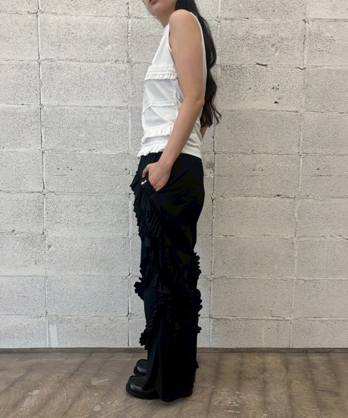 CONZ（コンズ）の「【naokitomizuka(ナオキトミヅカ)】WILD THINGS Frilled pants（その他パンツ・レディース・ブラック・34）」の2枚目の写真