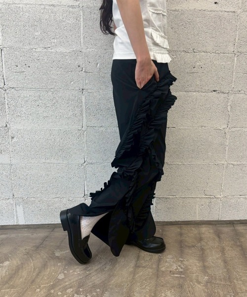 CONZ（コンズ）の「【naokitomizuka(ナオキトミヅカ)】WILD THINGS Frilled pants（その他パンツ・レディース・ブラック・34）」の3枚目の写真