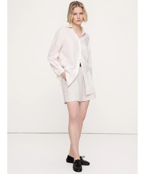 Banana Republic(バナナリパブリック)の「オーバーサイズ タイカフ リネンシャツ(シャツ/ブラウス・レディース・ブラウン/ブラック/アイボリー・L/M/S/XS)」の5枚目の写真