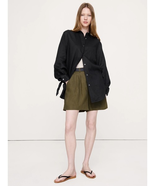 Banana Republic(バナナリパブリック)の「オーバーサイズ タイカフ リネンシャツ(シャツ/ブラウス・レディース・ブラウン/ブラック/アイボリー・L/M/S/XS)」の6枚目の写真