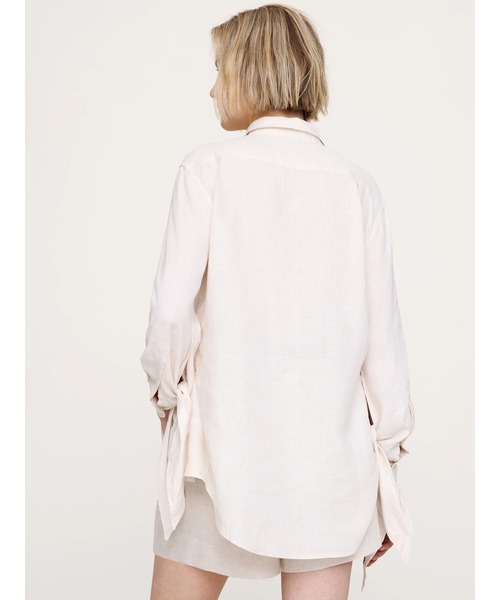 Banana Republic(バナナリパブリック)の「オーバーサイズ タイカフ リネンシャツ(シャツ/ブラウス・レディース・ブラウン/ブラック/アイボリー・L/M/S/XS)」の8枚目の写真
