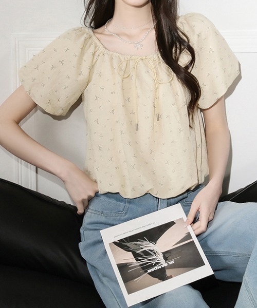 LUCPY(ラクピー)の「フラワーギャザーショートブラウス(シャツ/ブラウス・レディース・アイボリー・LARGE/MEDIUM/SMALL)」の4枚目の写真