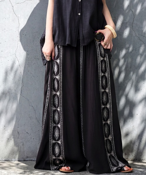 antiqua(アンティカ)の「刺繍 フレア ロング スカート(スカート・レディース・ブラック/ブルー/ホワイト・ONESIZE)」の8枚目の写真