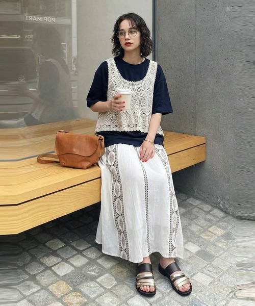 antiqua(アンティカ)の「刺繍 フレア ロング スカート(スカート・レディース・ブラック/ブルー/ホワイト・ONESIZE)」の5枚目の写真