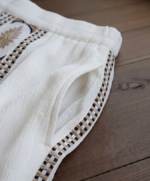 antiqua(アンティカ)の「刺繍 フレア ロング スカート(スカート・レディース・ブラック/ブルー/ホワイト・ONESIZE)」の18枚目の写真