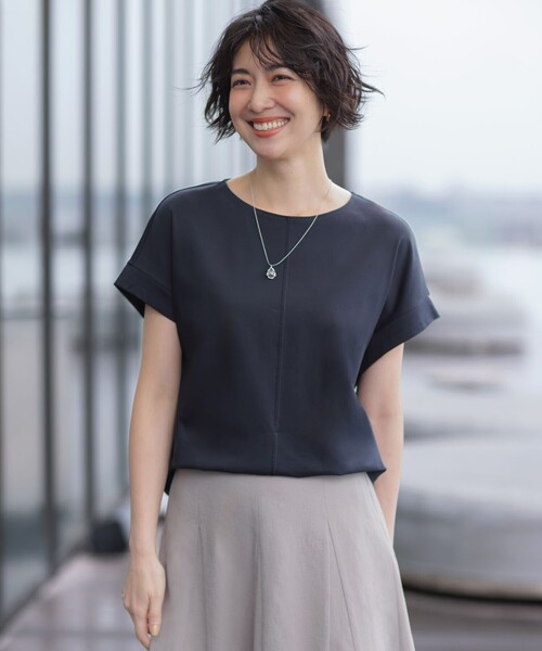J.PRESS Ladies(J.プレス レディス)の「【2WAY】コットンスムース フレンチスリーブ カットソー(Tシャツ/カットソー・レディース・ライトグレー系/ライトグリーン系/ホワイト系/ネイビー系/サックスブルー系/ブラウン系・SMALL)」の5枚目の写真