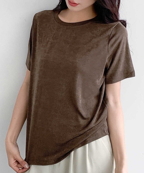 LOWO(ロワ)の「綿混クルーネックオーバーサイズ無地Tシャツ しっとりとしたシルキーな光沢と伸縮性が魅力の大人トップス(Tシャツ/カットソー・レディース・ブラウン/グレー/テラコッタ/ブラック・FREE)」の1枚目の写真
