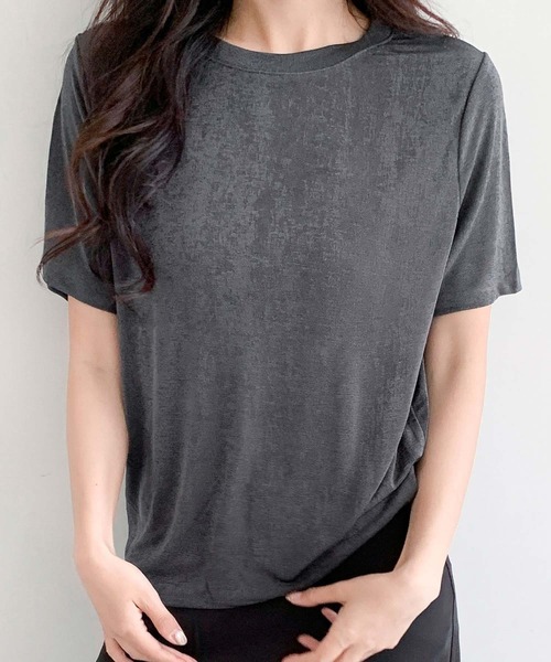 LOWO(ロワ)の「綿混クルーネックオーバーサイズ無地Tシャツ しっとりとしたシルキーな光沢と伸縮性が魅力の大人トップス(Tシャツ/カットソー・レディース・ブラウン/グレー/テラコッタ/ブラック・FREE)」の10枚目の写真