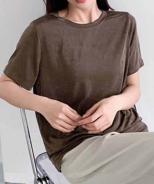 LOWO(ロワ)の「綿混クルーネックオーバーサイズ無地Tシャツ しっとりとしたシルキーな光沢と伸縮性が魅力の大人トップス(Tシャツ/カットソー・レディース・ブラウン/グレー/テラコッタ/ブラック・FREE)」の17枚目の写真