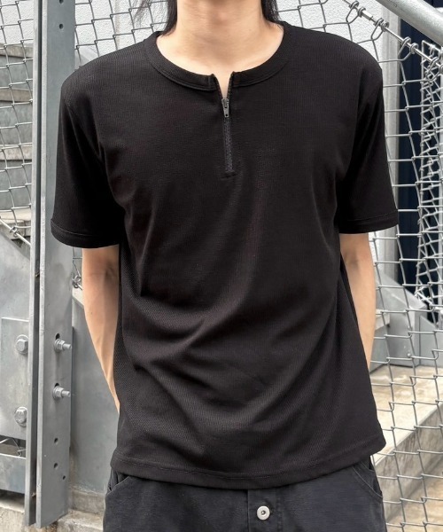 Never mind the XU / Chikashitsu+(ネバーマインド ザ エックスユー / チカシツプラス)の「【nmtc+】Half Zip-Up Slim Tee / 【エヌエムティーシープラス】ハーフジップアップスリムTシャツ(Tシャツ/カットソー・メンズ・ブラック/グレー/ホワイト・ONE SIZE)」の17枚目の写真