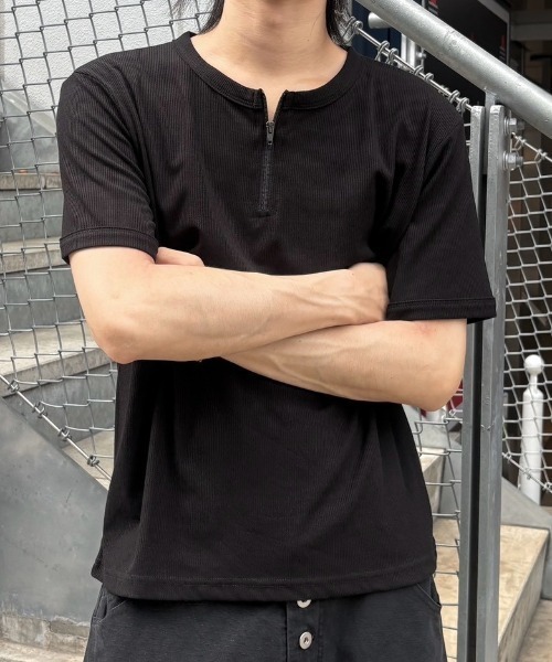 Never mind the XU / Chikashitsu+(ネバーマインド ザ エックスユー / チカシツプラス)の「【nmtc+】Half Zip-Up Slim Tee / 【エヌエムティーシープラス】ハーフジップアップスリムTシャツ(Tシャツ/カットソー・メンズ・ブラック/グレー/ホワイト・ONE SIZE)」の15枚目の写真