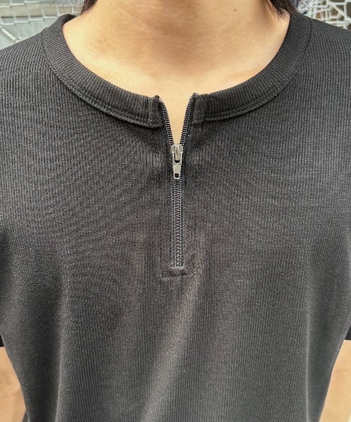 Never mind the XU / Chikashitsu+(ネバーマインド ザ エックスユー / チカシツプラス)の「【nmtc+】Half Zip-Up Slim Tee / 【エヌエムティーシープラス】ハーフジップアップスリムTシャツ(Tシャツ/カットソー・メンズ・ブラック/グレー/ホワイト・ONE SIZE)」の20枚目の写真