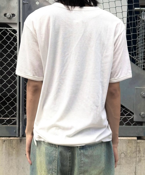 Never mind the XU / Chikashitsu+(ネバーマインド ザ エックスユー / チカシツプラス)の「【nmtc+】Half Zip-Up Slim Tee / 【エヌエムティーシープラス】ハーフジップアップスリムTシャツ(Tシャツ/カットソー・メンズ・ブラック/グレー/ホワイト・ONE SIZE)」の11枚目の写真