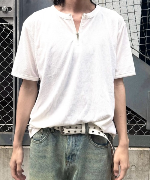 Never mind the XU / Chikashitsu+(ネバーマインド ザ エックスユー / チカシツプラス)の「【nmtc+】Half Zip-Up Slim Tee / 【エヌエムティーシープラス】ハーフジップアップスリムTシャツ(Tシャツ/カットソー・メンズ・ブラック/グレー/ホワイト・ONE SIZE)」の9枚目の写真