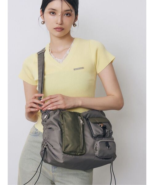 MURUA(ムルーア)の「【WEB限定】サイドドロストポケットバッグ(ショルダーバッグ・レディース・ブラック/グレー・FREE)」の1枚目の写真