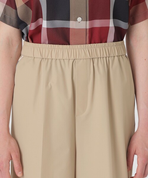 BLUE LABEL CRESTBRIDGE(ブルーレーベルクレストブリッジ)の「【はっ水】【接触冷感】【UVカット】ストレッチプルーフクロスワイドパンツ(その他パンツ・レディース・ベージュ/ダークネイビー・36/38/40)」の13枚目の写真