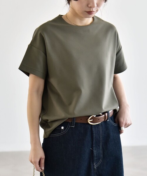 quaranciel（カランシエル）の「quaranciel:〈洗濯機可能〉ライト ポンチ バック ボタン ショートスリーブ TEE（Tシャツ/カットソー・レディース・ブラック/オフホワイト/カーキ・ONE SIZE）」の3枚目の写真