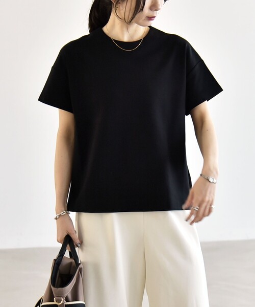 quaranciel（カランシエル）の「quaranciel:〈洗濯機可能〉ライト ポンチ バック ボタン ショートスリーブ TEE（Tシャツ/カットソー・レディース・ブラック/オフホワイト/カーキ・ONE SIZE）」の12枚目の写真