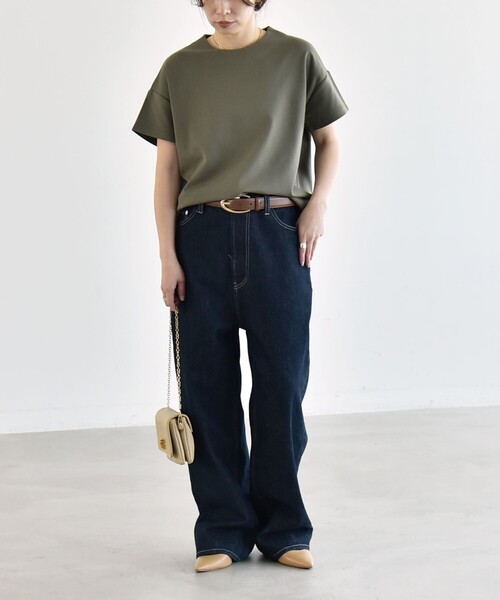 quaranciel（カランシエル）の「quaranciel:〈洗濯機可能〉ライト ポンチ バック ボタン ショートスリーブ TEE（Tシャツ/カットソー・レディース・ブラック/オフホワイト/カーキ・ONE SIZE）」の16枚目の写真