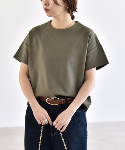 quaranciel（カランシエル）の「quaranciel:〈洗濯機可能〉ライト ポンチ バック ボタン ショートスリーブ TEE（Tシャツ/カットソー・レディース・ブラック/オフホワイト/カーキ・ONE SIZE）」の18枚目の写真