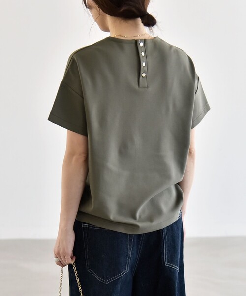 quaranciel（カランシエル）の「quaranciel:〈洗濯機可能〉ライト ポンチ バック ボタン ショートスリーブ TEE（Tシャツ/カットソー・レディース・ブラック/オフホワイト/カーキ・ONE SIZE）」の20枚目の写真