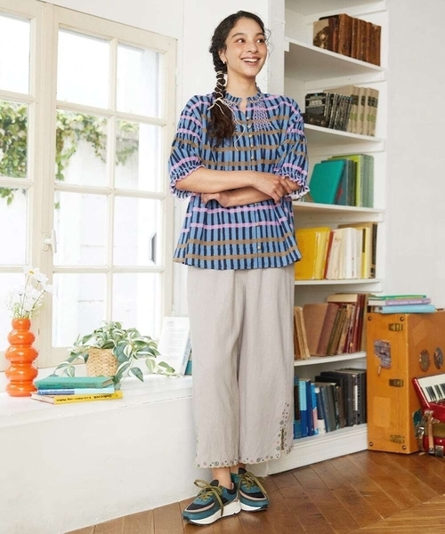 Jocomomola(ホコモモラ)の「Enganar スモッキング刺繍チェック柄ブラウス(シャツ/ブラウス・レディース・ネイビー/グリーン・40)」の17枚目の写真