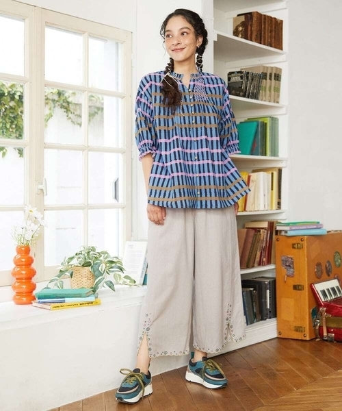 Jocomomola(ホコモモラ)の「Enganar スモッキング刺繍チェック柄ブラウス(シャツ/ブラウス・レディース・ネイビー/グリーン・40)」の18枚目の写真