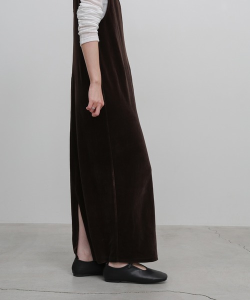select MOCA(セレクトモカ)の「Uネックベロアロングワンピース(ワンピース・レディース・ブラウン/ブラック・LARGE/MEDIUM)」の9枚目の写真
