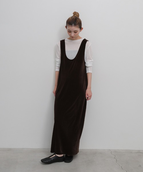 select MOCA(セレクトモカ)の「Uネックベロアロングワンピース(ワンピース・レディース・ブラウン/ブラック・LARGE/MEDIUM)」の4枚目の写真