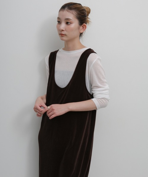 select MOCA(セレクトモカ)の「Uネックベロアロングワンピース(ワンピース・レディース・ブラウン/ブラック・LARGE/MEDIUM)」の3枚目の写真