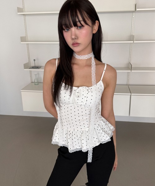 4INT.(フォイント)の「【レースタイ付き】ドット フリル レース キャミソール(キャミソール・レディース・ブラウン/ブラック/ホワイト/グレー・FREE)」の2枚目の写真