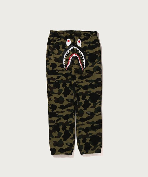 A BATHING APE（アベイシングエイプ）の「1ST CAMO SHARK SWEAT PANTS（スウェットパンツ・メンズ・イエロー/グリーン・SMALL/X-LARGE/MEDIUM/XX-LARGE/LARGE）」の2枚目の写真