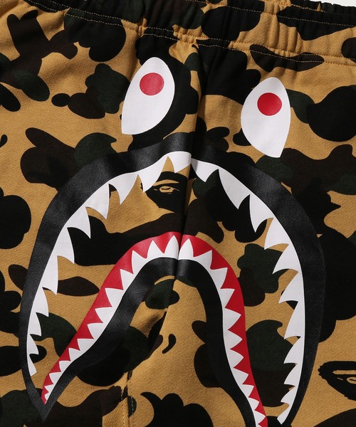 A BATHING APE（アベイシングエイプ）の「1ST CAMO SHARK SWEAT PANTS（スウェットパンツ・メンズ・イエロー/グリーン・SMALL/X-LARGE/MEDIUM/XX-LARGE/LARGE）」の7枚目の写真