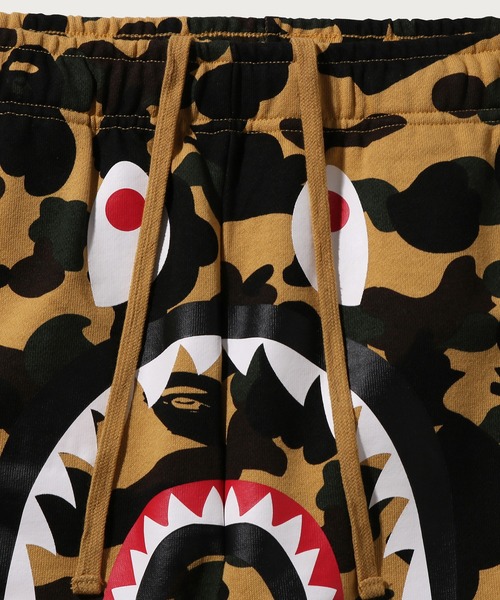 A BATHING APE（アベイシングエイプ）の「1ST CAMO SHARK SWEAT PANTS（スウェットパンツ・メンズ・イエロー/グリーン・SMALL/X-LARGE/MEDIUM/XX-LARGE/LARGE）」の9枚目の写真