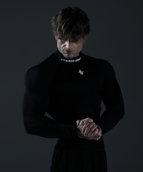 CARMID（カミド）の「コンプレッションモックネックレタリング長袖[ブラック]（Tシャツ/カットソー・メンズ・その他・1/2/3）」の4枚目の写真