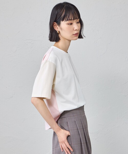 CAST:(キャストコロン)の「【接触冷感・UV対策】カラーブロックカットソー(Tシャツ/カットソー・レディース・ホワイト/グレー系その他2/オフホワイト・M)」の4枚目の写真