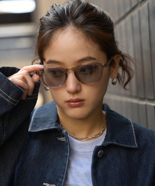 COLONY 2139（コロニートゥーワンスリーナイン）の「【調光/UNISEX】ボストンサングラス（サングラス・メンズ・ブラウン/ブラック・FREE）」の6枚目の写真