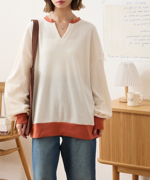 MONO-MART(モノマート)の「<抗菌防臭>ワッフル配色 キーネック オーバーサイズプルオーバー(Tシャツ/カットソー・レディース・グレイッシュブルー/アイボリー/ネイビー/ブラック/ダークブラウン/チャコール/グレー/カーキ・M/L)」の13枚目の写真