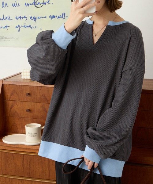 MONO-MART(モノマート)の「<抗菌防臭>ワッフル配色 キーネック オーバーサイズプルオーバー(Tシャツ/カットソー・レディース・グレイッシュブルー/アイボリー/ネイビー/ブラック/ダークブラウン/チャコール/グレー/カーキ・M/L)」の16枚目の写真