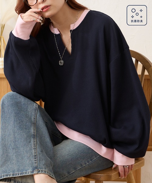MONO-MART(モノマート)の「<抗菌防臭>ワッフル配色 キーネック オーバーサイズプルオーバー(Tシャツ/カットソー・レディース・グレイッシュブルー/アイボリー/ネイビー/ブラック/ダークブラウン/チャコール/グレー/カーキ・M/L)」の17枚目の写真