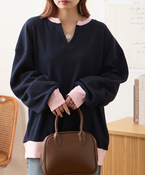 MONO-MART(モノマート)の「<抗菌防臭>ワッフル配色 キーネック オーバーサイズプルオーバー(Tシャツ/カットソー・レディース・グレイッシュブルー/アイボリー/ネイビー/ブラック/ダークブラウン/チャコール/グレー/カーキ・M/L)」の19枚目の写真