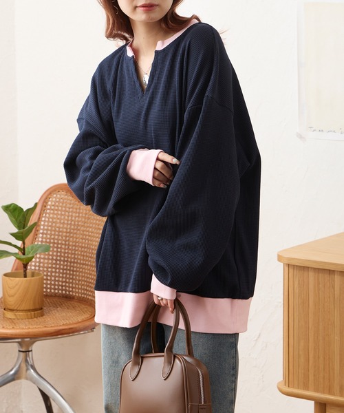 MONO-MART(モノマート)の「<抗菌防臭>ワッフル配色 キーネック オーバーサイズプルオーバー(Tシャツ/カットソー・レディース・グレイッシュブルー/アイボリー/ネイビー/ブラック/ダークブラウン/チャコール/グレー/カーキ・M/L)」の21枚目の写真