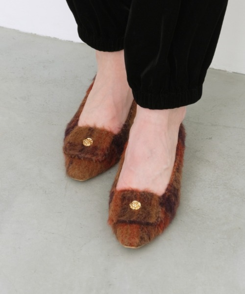 Launa lea（ラウナレア）の「【26秋冬】クラシカルフラップスクエアトゥパンプス(0642,0642A)（パンプス・レディース・ブラック/ブラウン/アイボリー/レッド・25.0cm/22.0cm/24.5cm/23.5cm/23.0cm/22.5cm/24.0cm）」の4枚目の写真