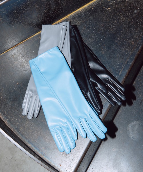 LE CIEL BLEU(ルシェルブルー)の「フェイクレザーグローブ / Faux Leather Gloves(手袋・レディース・ベージュ/ブラック・FREE)」の5枚目の写真